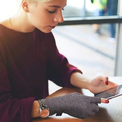 use-glove-3of4_400x400